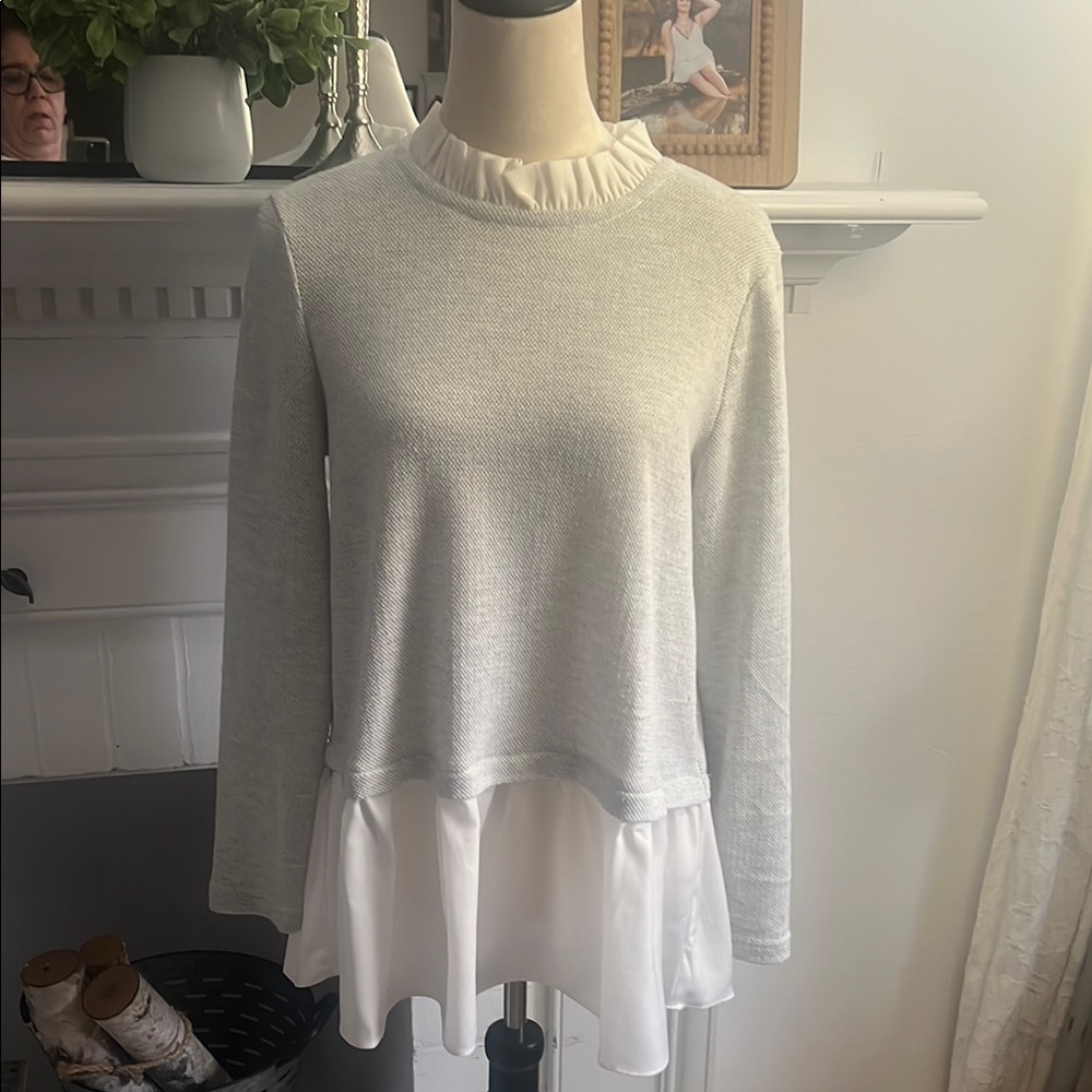 Beachlunchlounge White and Gray Ruffled Peplum Tunic